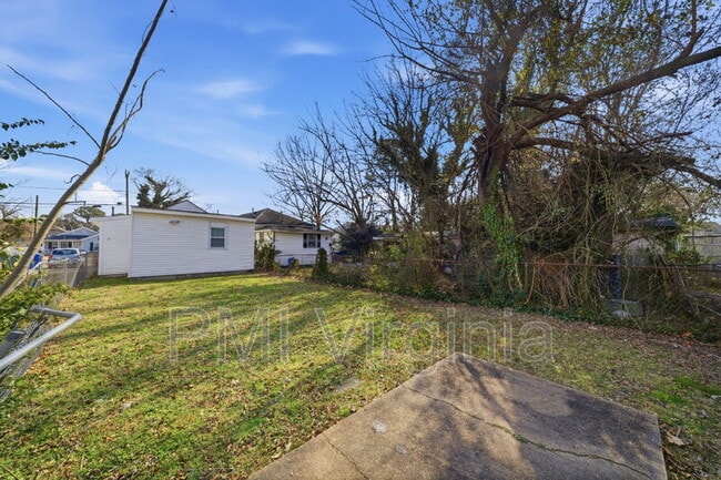 Building Photo - 2213 Maltby Ave