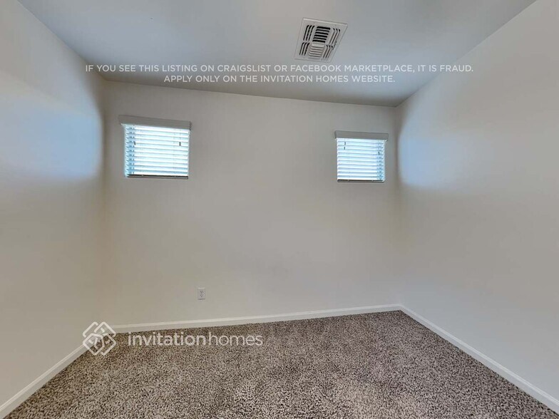 Building Photo - 1405 S Moccasin Trail