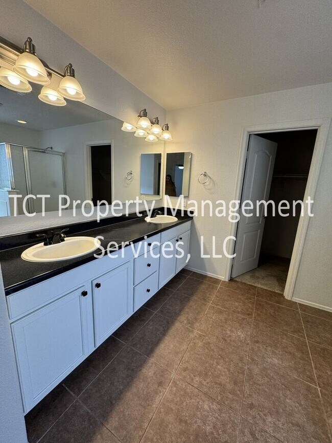 Building Photo - Beautiful 4 bedroom + loft in Johnson Ranch