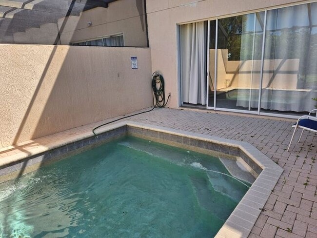 Building Photo - Large 3 bedrooms 3 Baths with a private pool