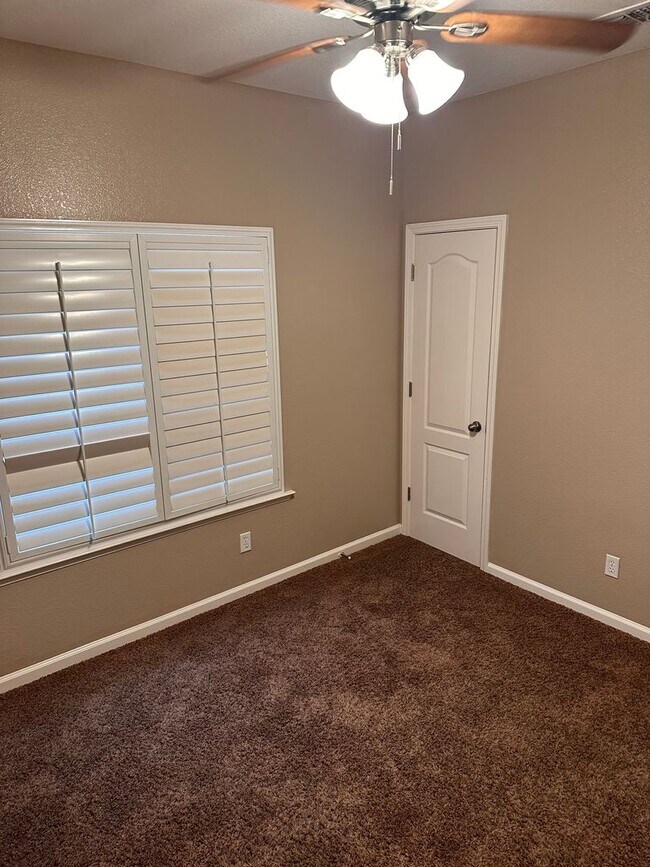 Building Photo - You have to see this yard and patio in the Vineyard subdivision in Northwest Hanford