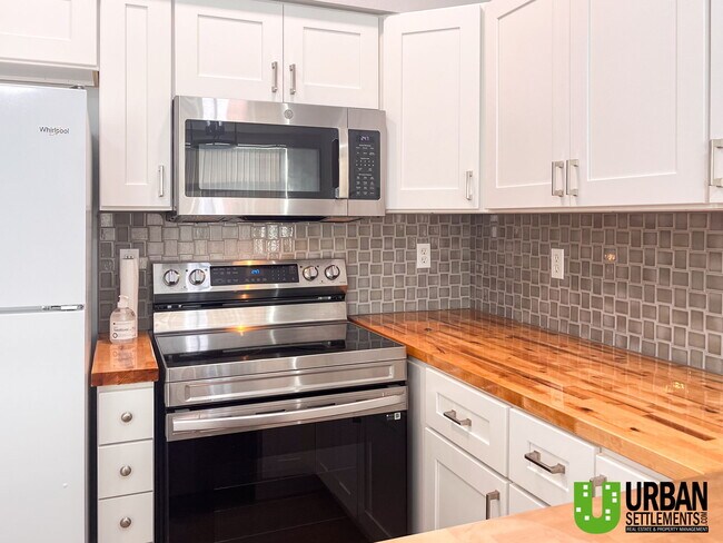 Building Photo - 22855 E Country Vista Dr