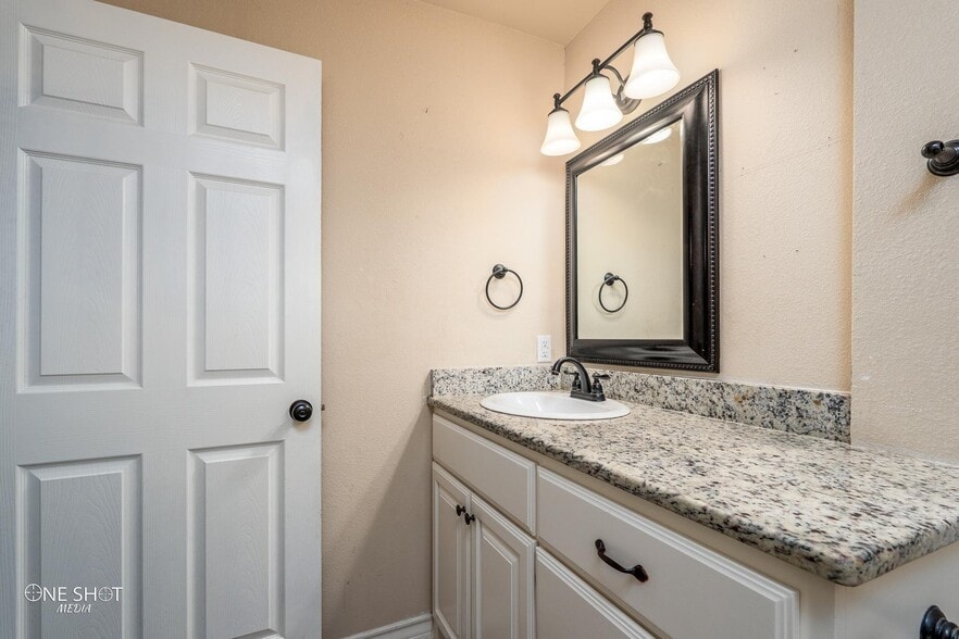 Building Photo - 1410 S 32nd St