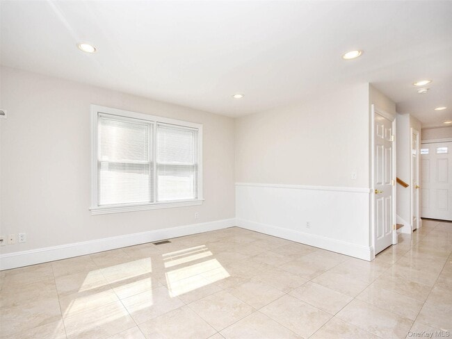 Building Photo - 24B Sintsink Dr W