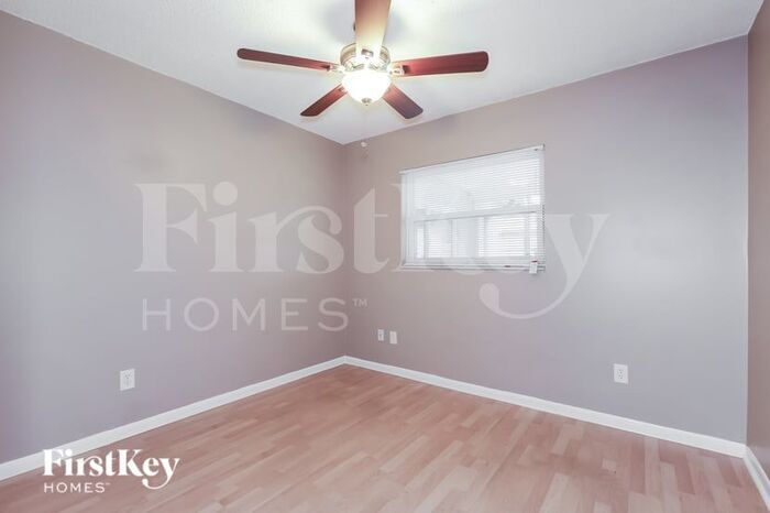 Building Photo - 1827 Driftwood Cir S