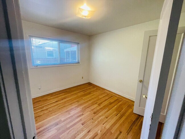 Building Photo - 6011 Sandlin Way