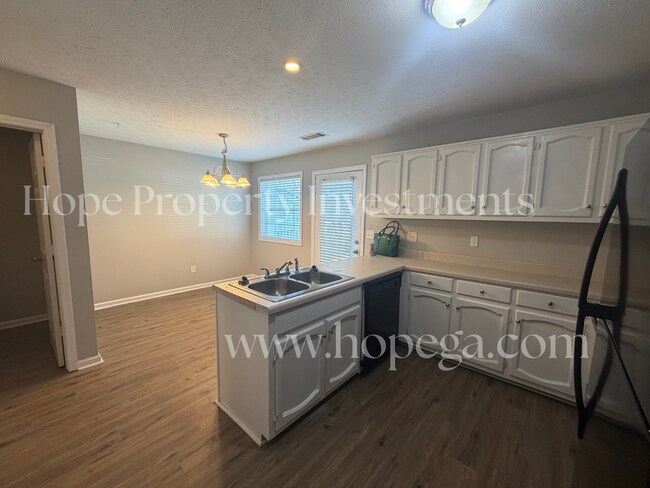 Building Photo - 5 E Newnan Rd