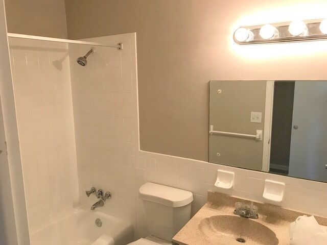 Building Photo - 2 Bed/2 Bath - Unit 9