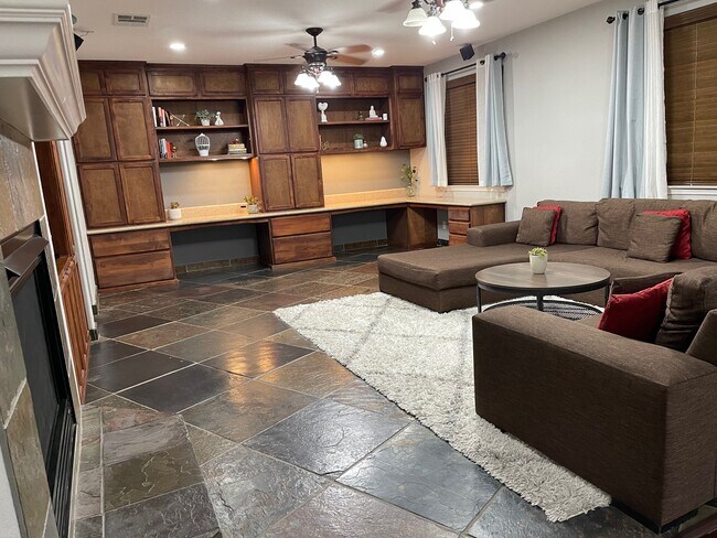 Building Photo - 7413 Tioga Ln