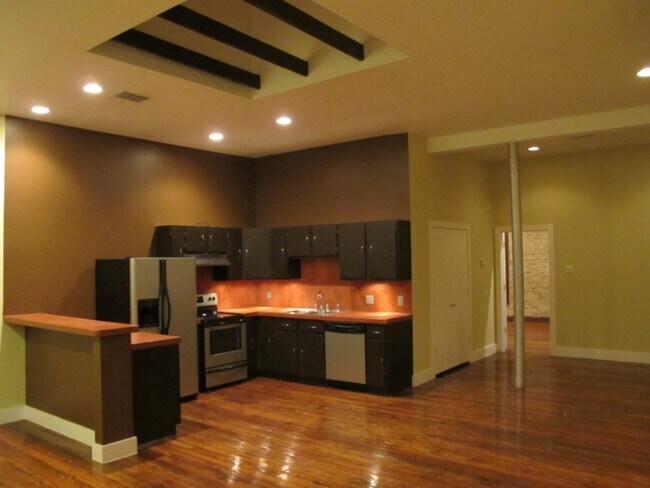 Building Photo - 319 S Flores St