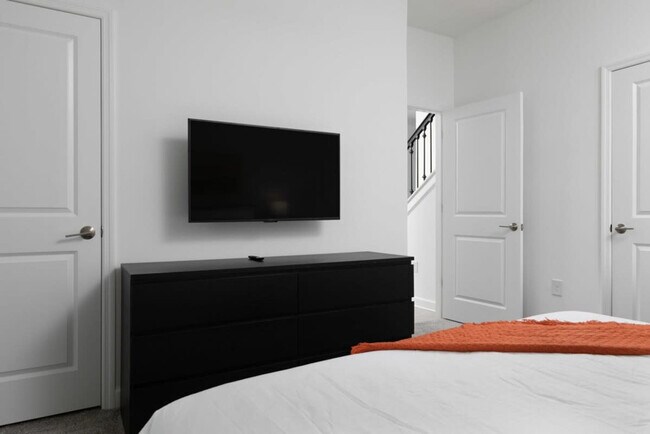 Building Photo - 4241 Paragraph Dr