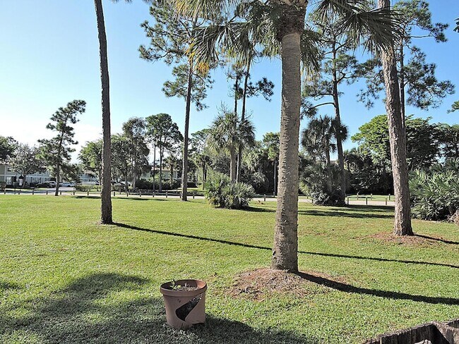 Building Photo - 5040 Society Pl E