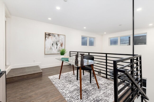 Building Photo - Beautiful West Wash Park home available NOW!