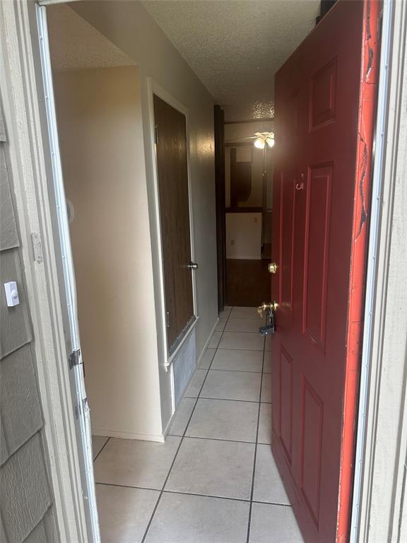 Building Photo - 6907 Woodhue Dr