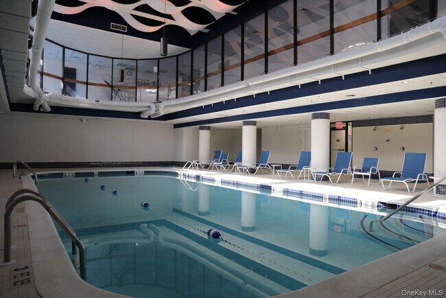 Building Photo - 207-25 Darren Dr