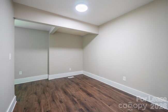 Building Photo - 809 Delane St