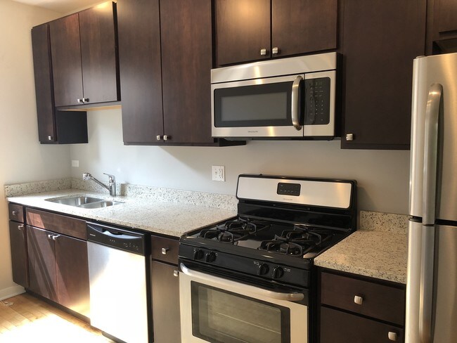 Primary Photo - 6704 N Artesian Ave