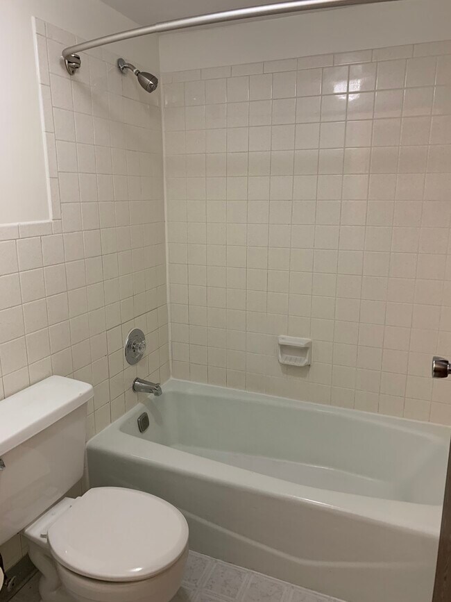 Building Photo - 230 Springhill Dr