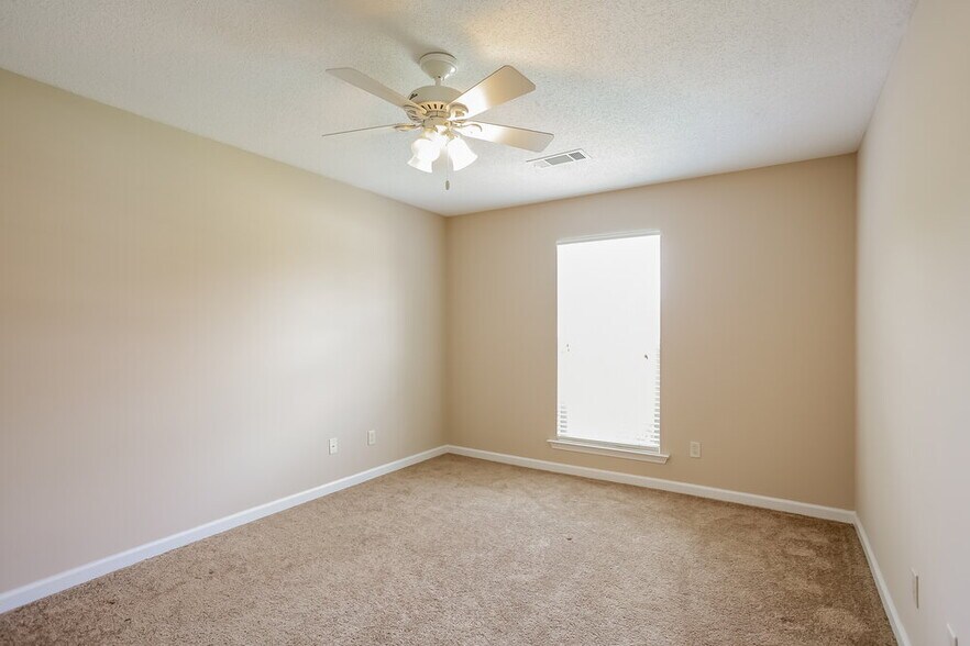 Building Photo - 6257 Saddletrail Dr