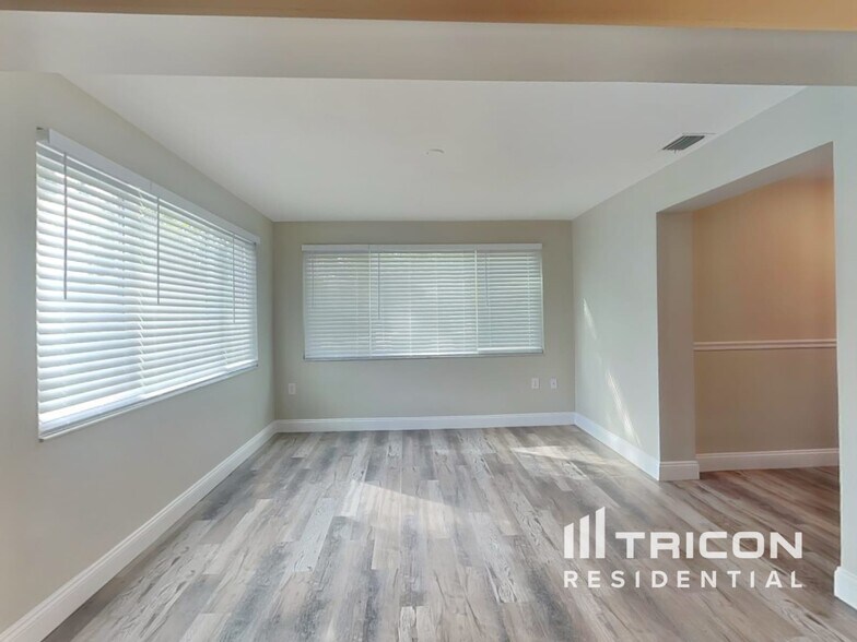 Building Photo - 1715 Scott St