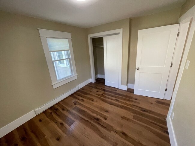 Building Photo - 2 bd, 1 ba house just east of downtown, co...