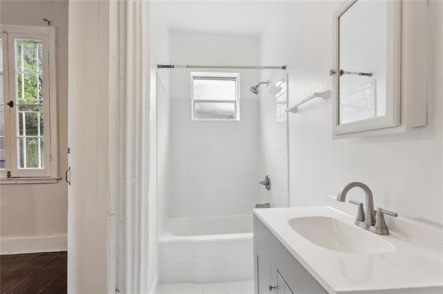 Building Photo - 2021 Burgundy St