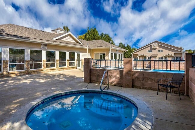 Building Photo - Wonderful 3 Bed, 2.5 Bath Townhome In Exce...
