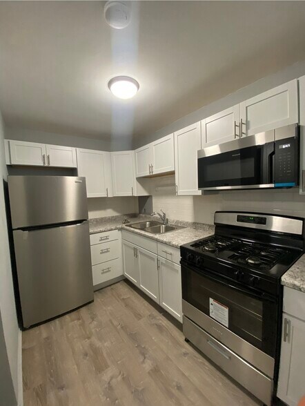 Building Photo - 1400 E 55th Pl