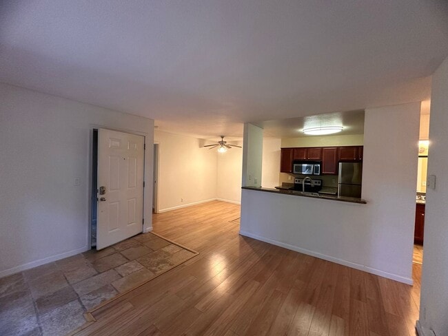 Building Photo - 2 bedrooms 2 bath condo Top floor for rent in Fremont