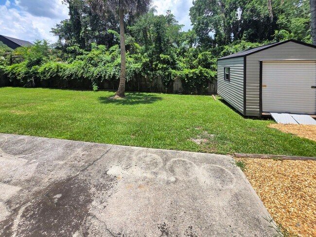 Building Photo - 5117 Lake Howell Rd