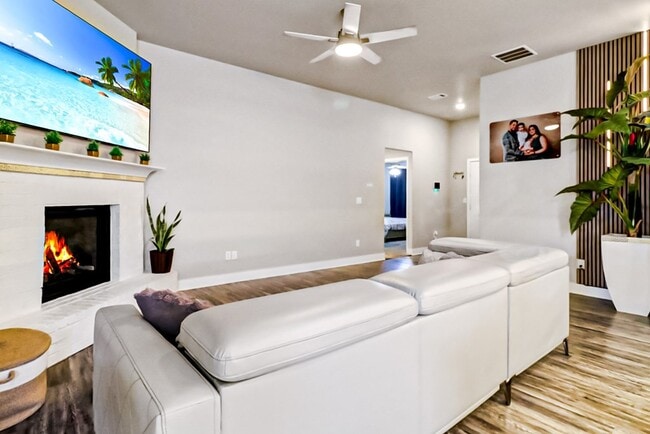 Building Photo - 1339 Masquerade Blvd