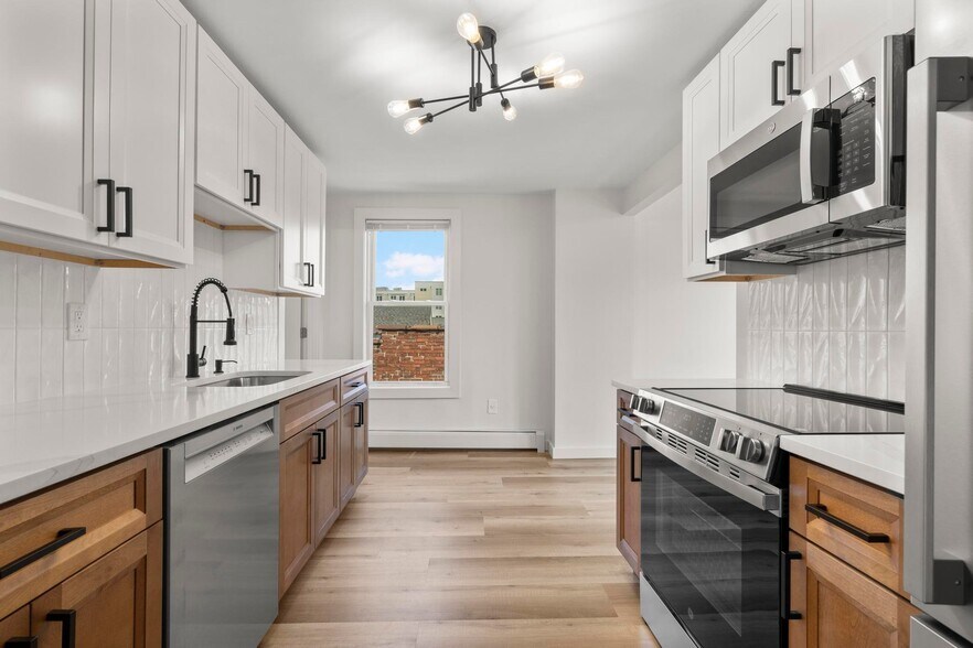 Building Photo - 431-431 N Main St