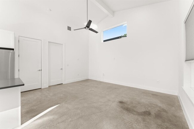 Building Photo - 6201 Caddie St