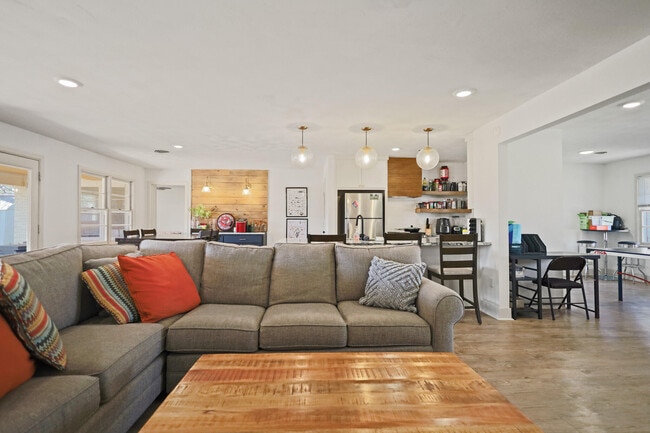 Building Photo - 3627 56th St