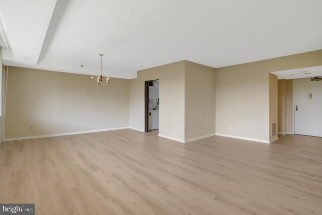 Building Photo - 3713 S George Mason Dr