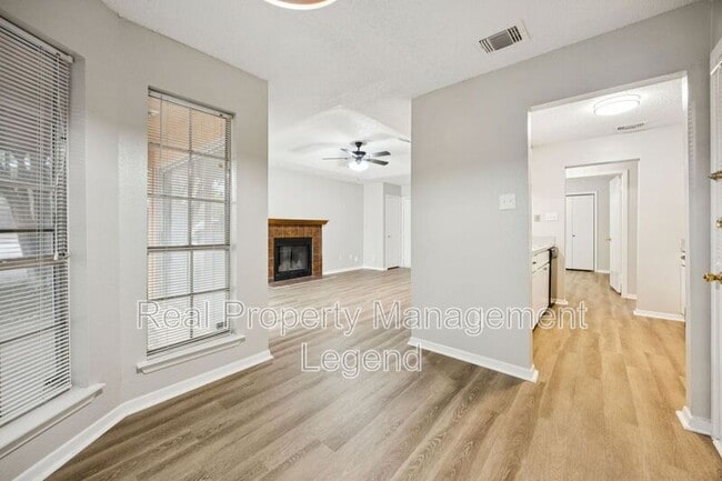 Building Photo - Hearthwood Ct 5633