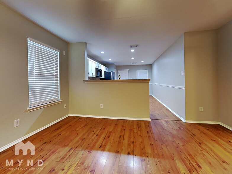 Building Photo - 3523 Avalon Castle Dr