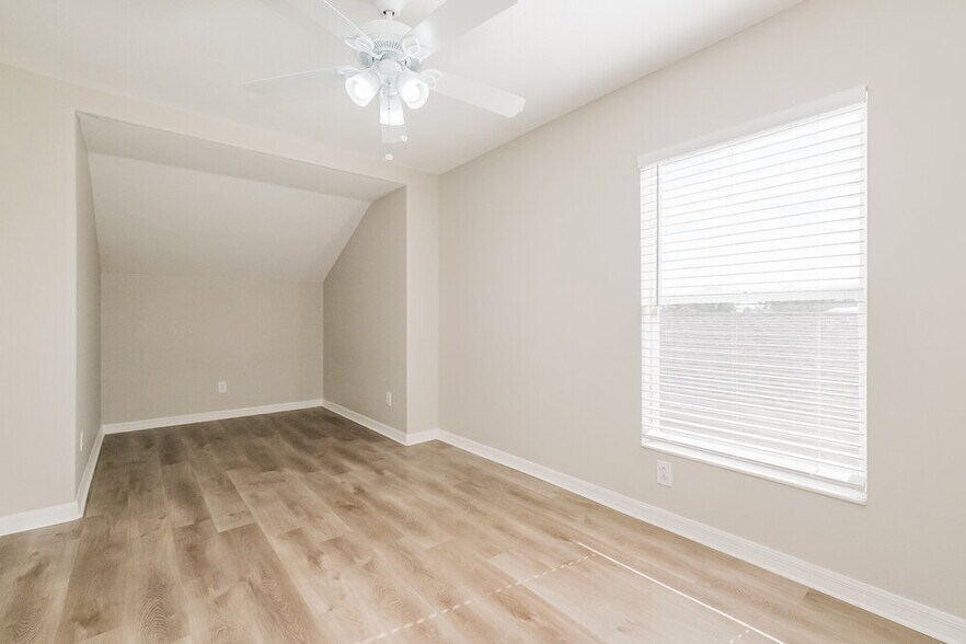 Building Photo - 8545 Deer Chase Dr