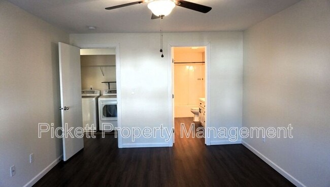 Building Photo - 4855 Bowwood Cir NE