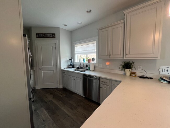 Building Photo - 4 Bed/2.5 Bath Newly Built Single Family Home in Mountain View Meadows W/ Big attached Garage!