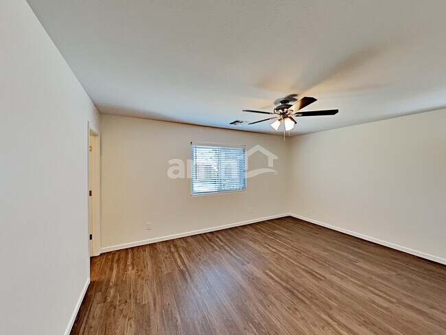 Building Photo - 16213 W Custer Ln