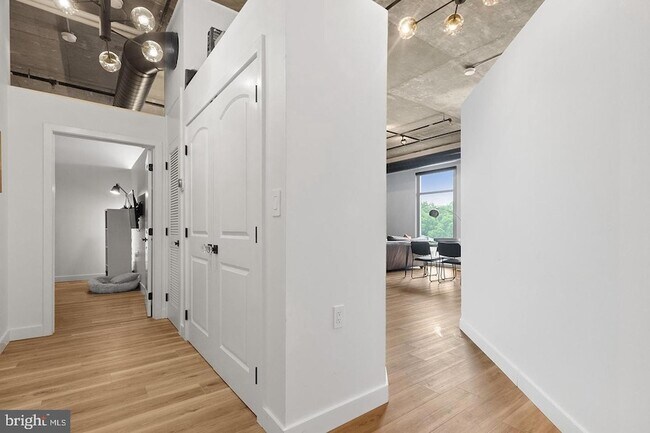 Building Photo - 113 N Bread St