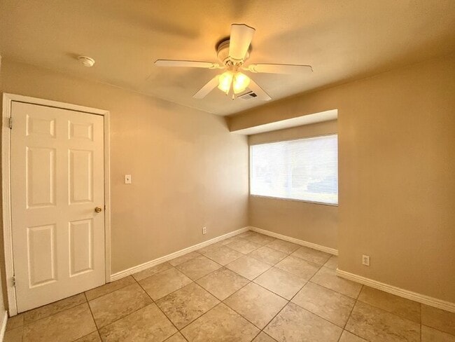 Building Photo - CUTE and COZY - MUST SEE HOME