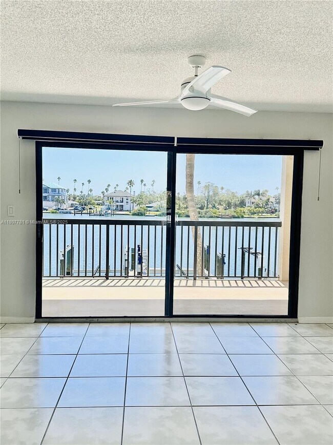 Building Photo - 3111 Pass a Grille Way