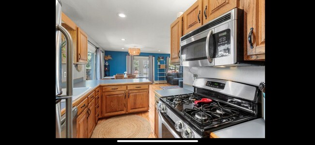 Building Photo - 678 Deer Path Rd