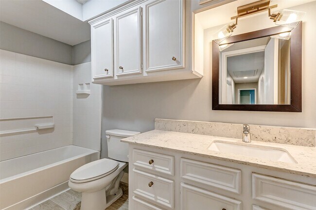 Building Photo - 1727 Cloister Dr