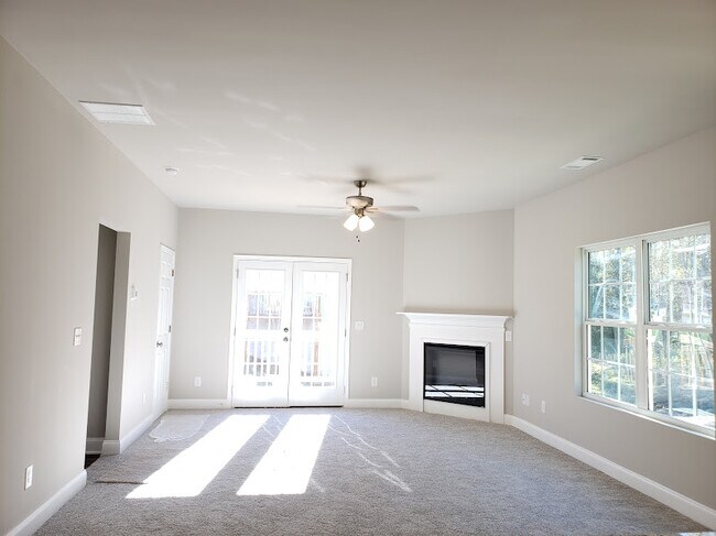 Building Photo - 376 Katie Ln