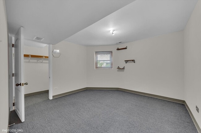 Building Photo - 2208 W Iowa St