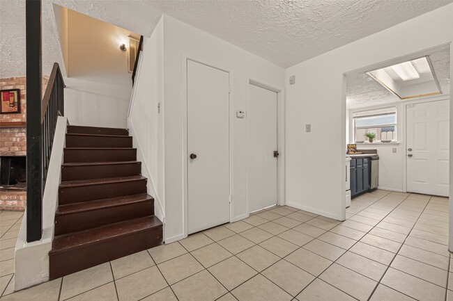 Building Photo - 6375 S Briar Bayou Dr