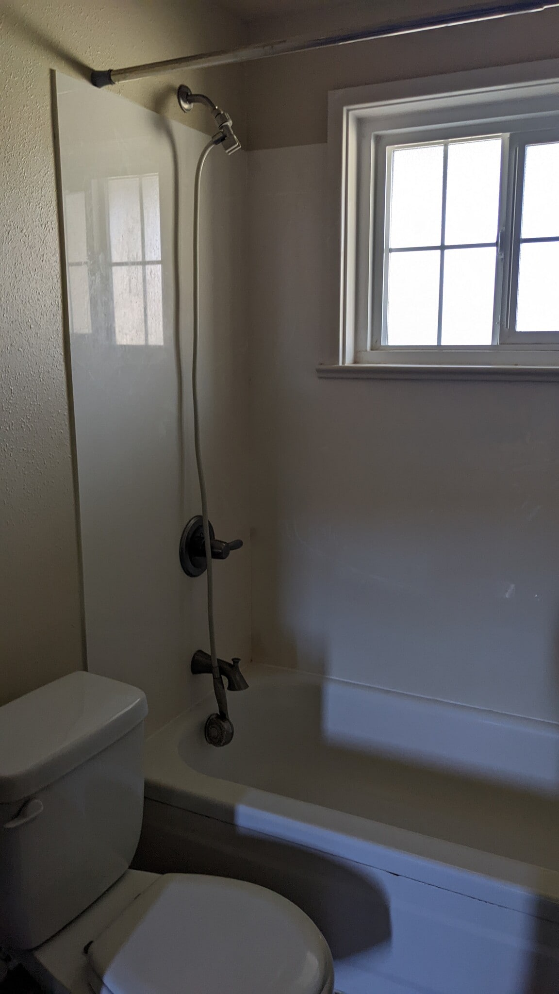 Building Photo - 1812 Tiffany St